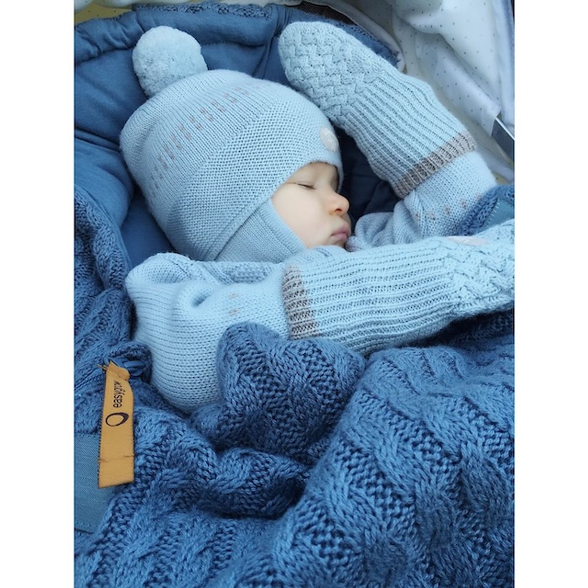 Easygrow | Grandma Vinterpose | ull/dun | Blue Knite